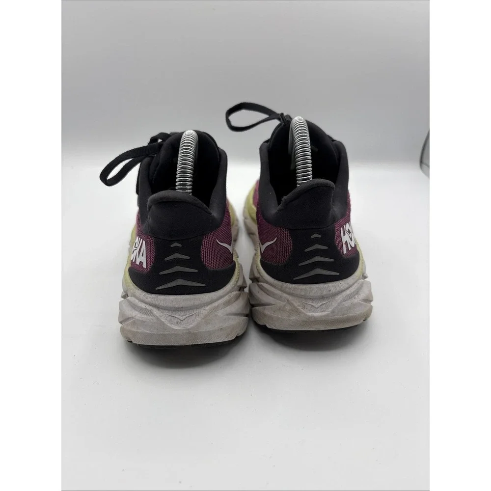 Hoka One One Clifton 8 Sneakers Womens Size 7B Pink Training Gym Athleisure READ